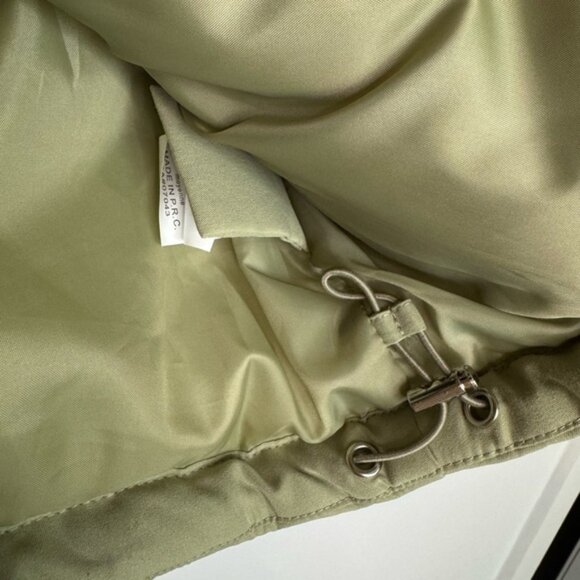 De Base Women's sage green boxy Puffer Vest size medium - Picture 7 of 10